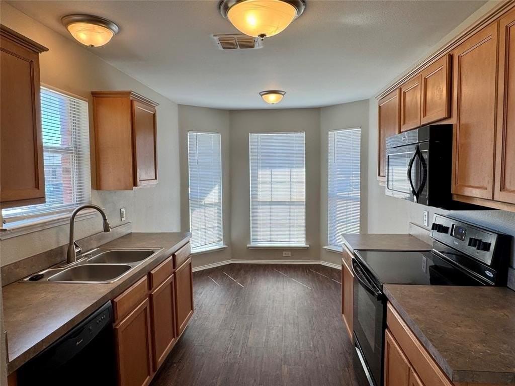 225 Amherst Dr - Photo 6 of 18