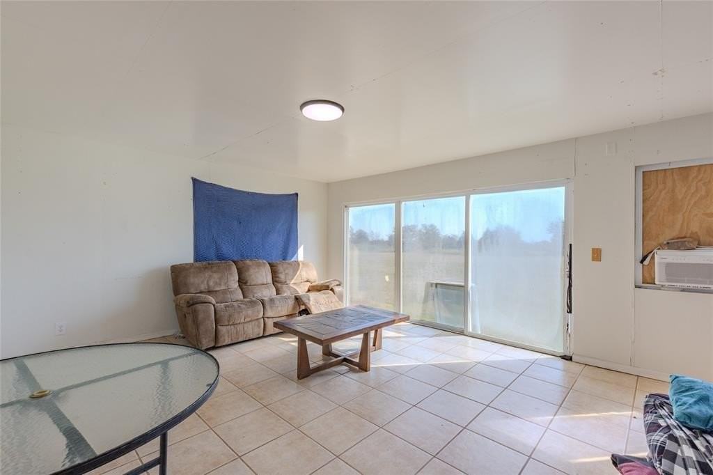 9119 Whiskers Rd - Photo 7 of 12