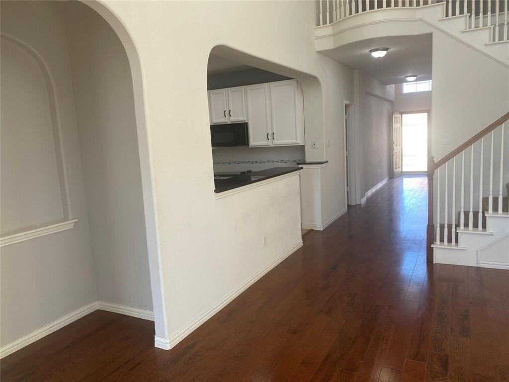 612 Catalpa Rd - Photo 3 of 26