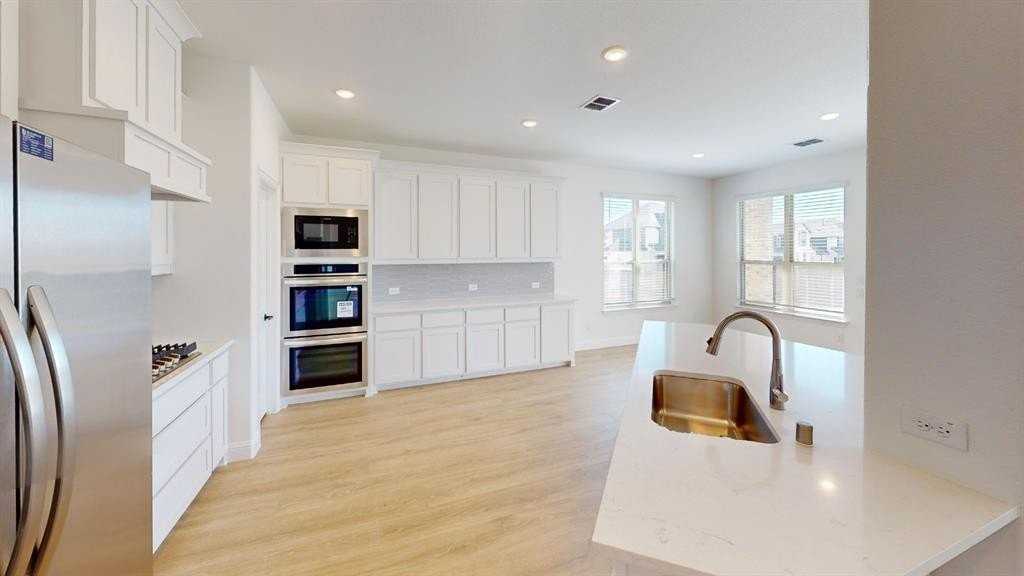 1134 Oriole Drive - Photo 6 of 32