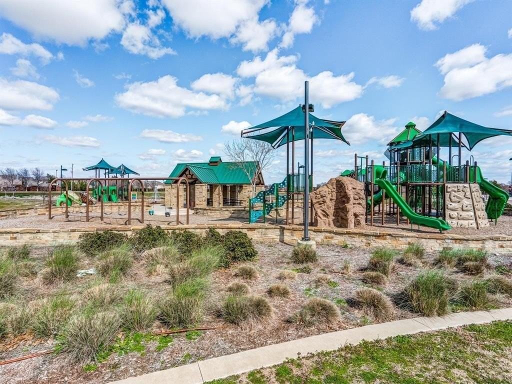 9917 George Bush Dr - Photo 4 of 39