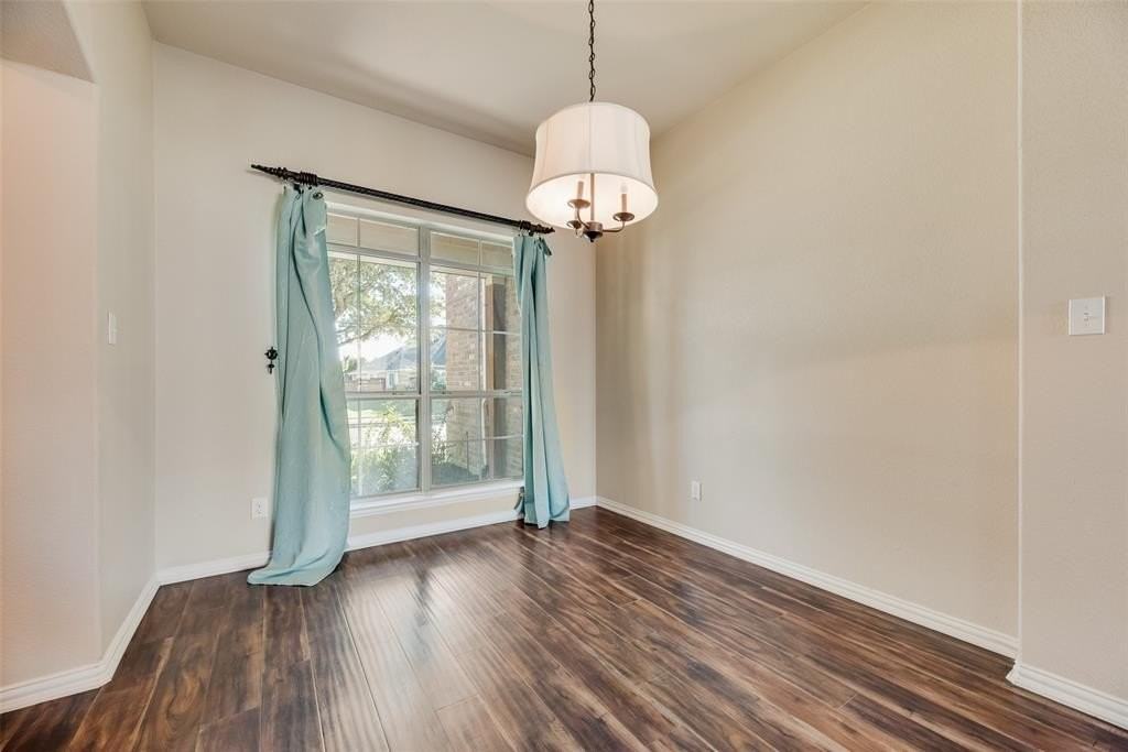 1010 Newington Cir - Photo 4 of 28