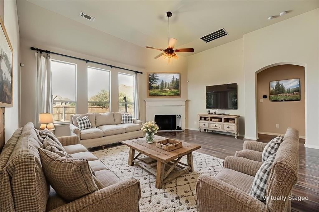 1010 Newington Cir - Photo 5 of 28