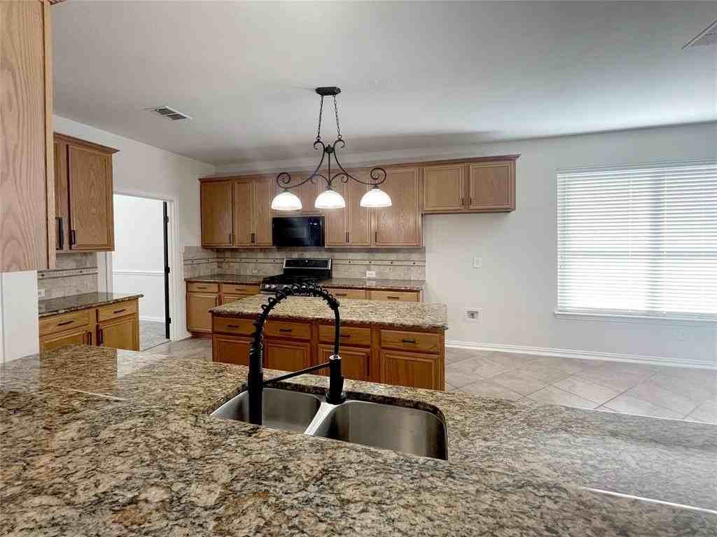 7850 Greenvalley Ln - Photo 3 of 40