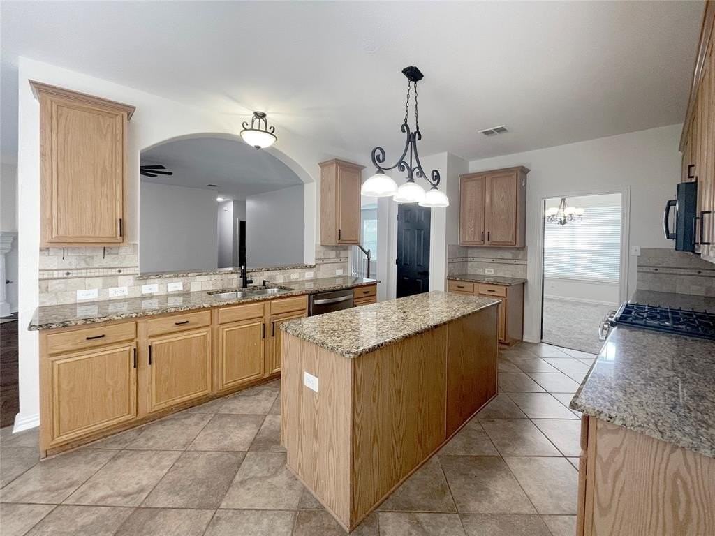 7850 Greenvalley Ln - Photo 4 of 40