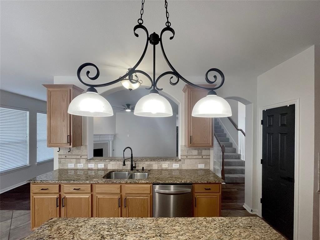 7850 Greenvalley Ln - Photo 5 of 40