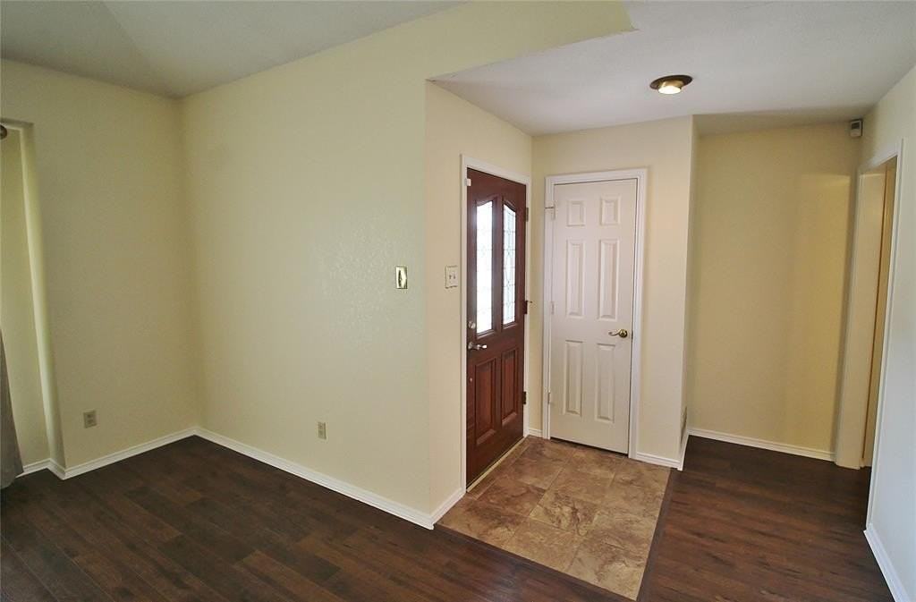 906 Moore Street - Photo 2 of 32