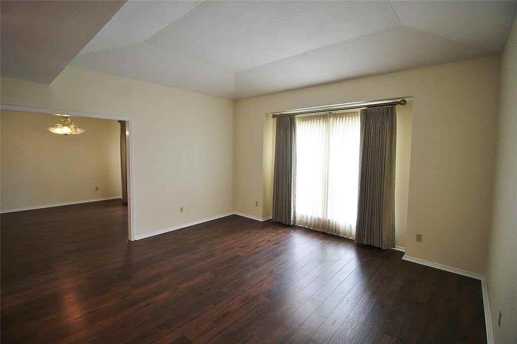 906 Moore Street - Photo 3 of 32