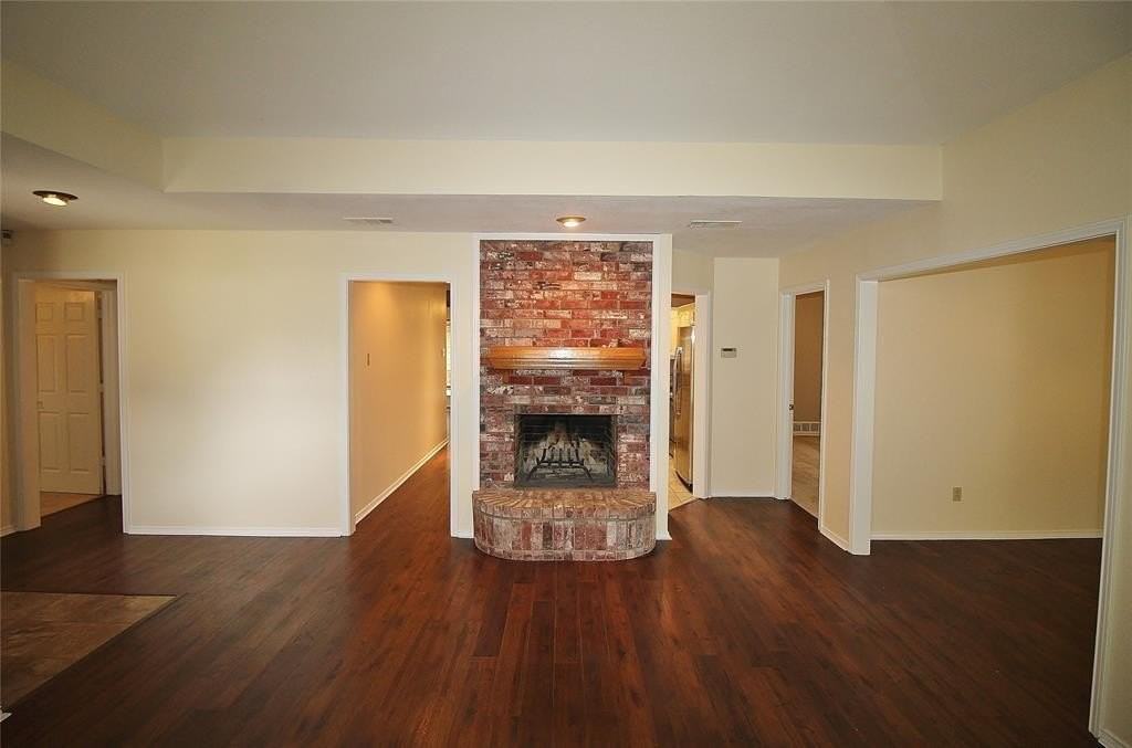 906 Moore Street - Photo 5 of 32