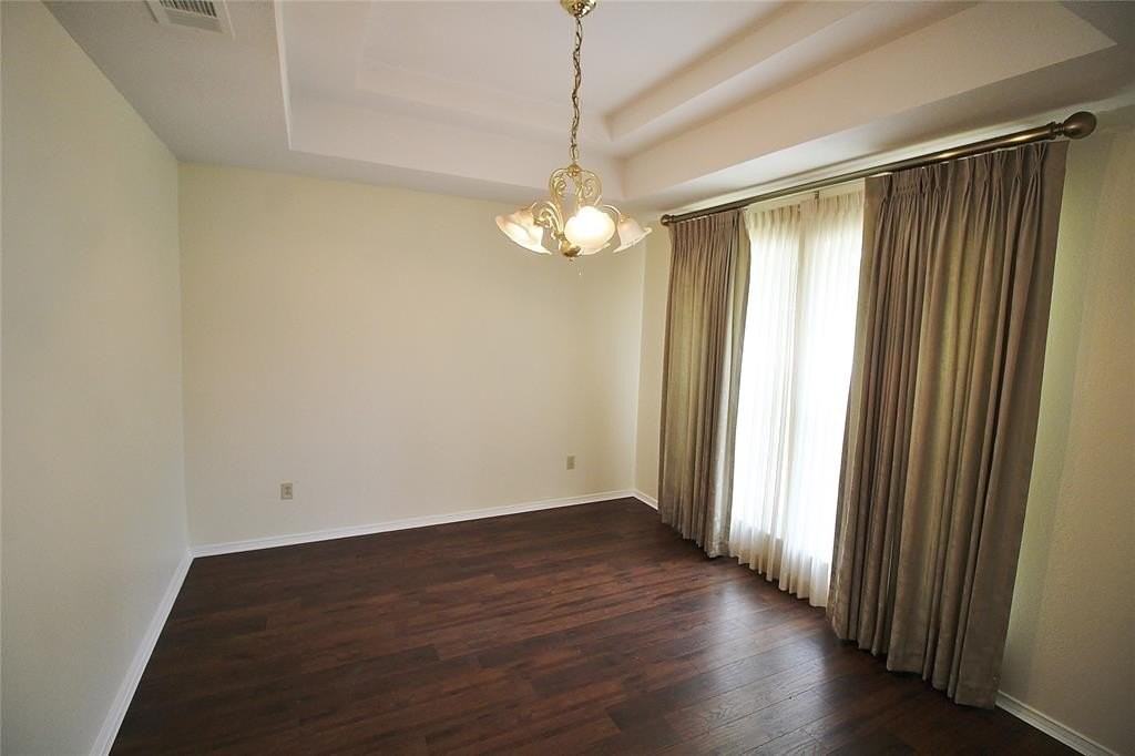 906 Moore Street - Photo 6 of 32