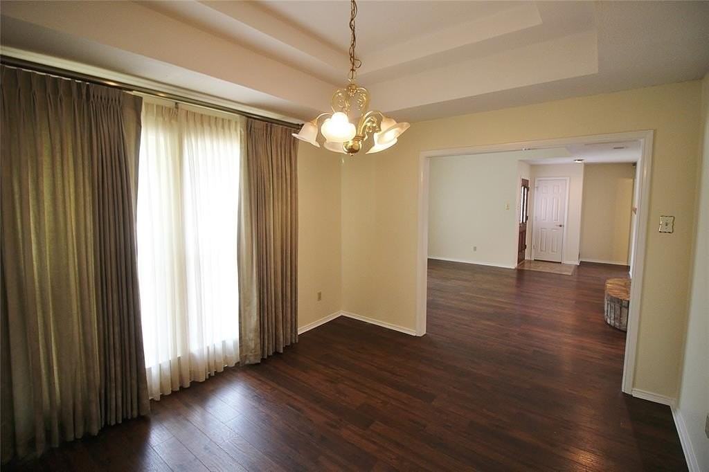 906 Moore Street - Photo 7 of 32