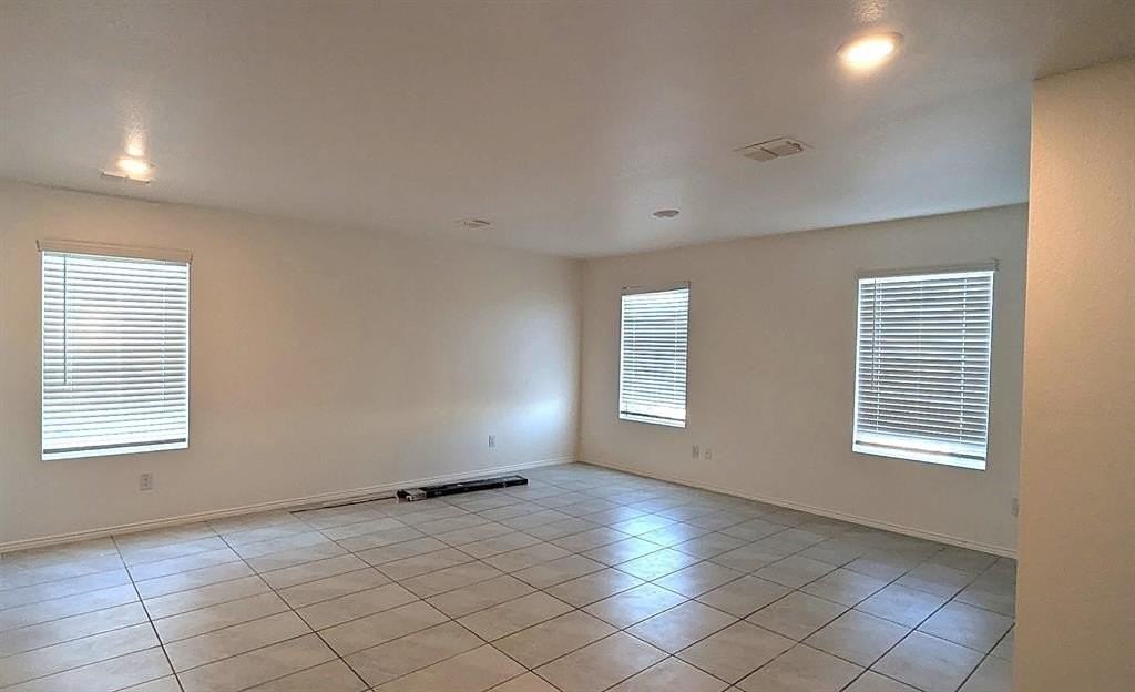 6635 Coulter Dr - Photo 3 of 5