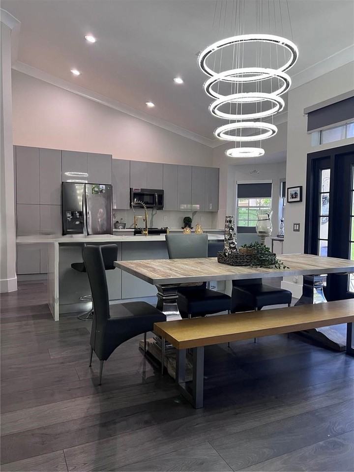 1371 Bayview Cir - Photo 4 of 8