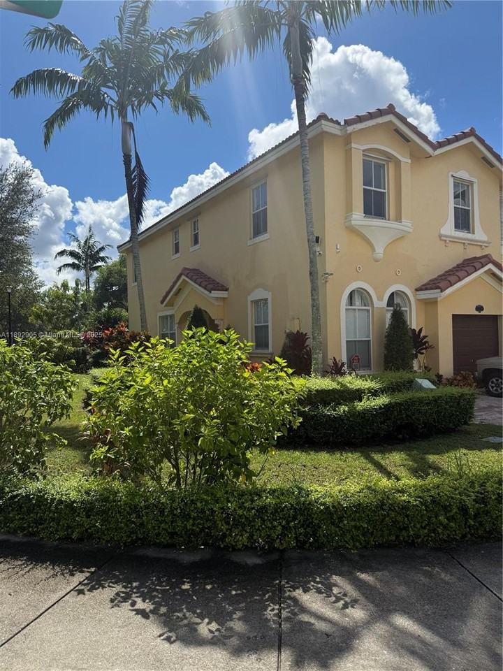 15030 Sw 9th Ter - Photo 3 of 8