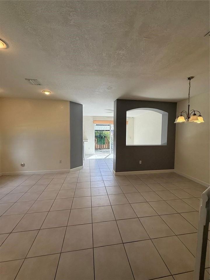 15030 Sw 9th Ter - Photo 7 of 8