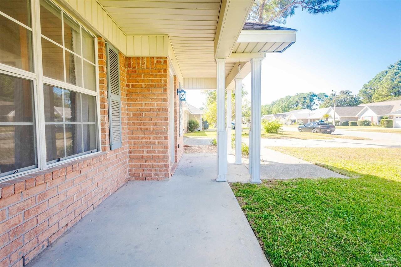 1356 Sterling Point Dr - Photo 5 of 34