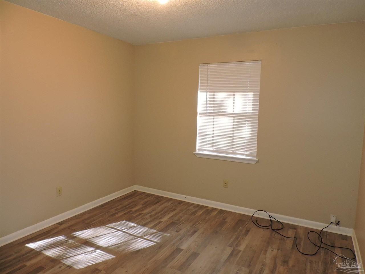 5099 Yacht Harbor Cir - Photo 4 of 10