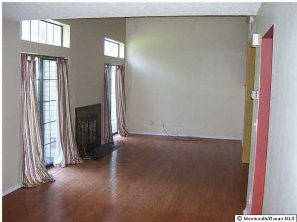 55 Gimbel Pl - Photo 3 of 4