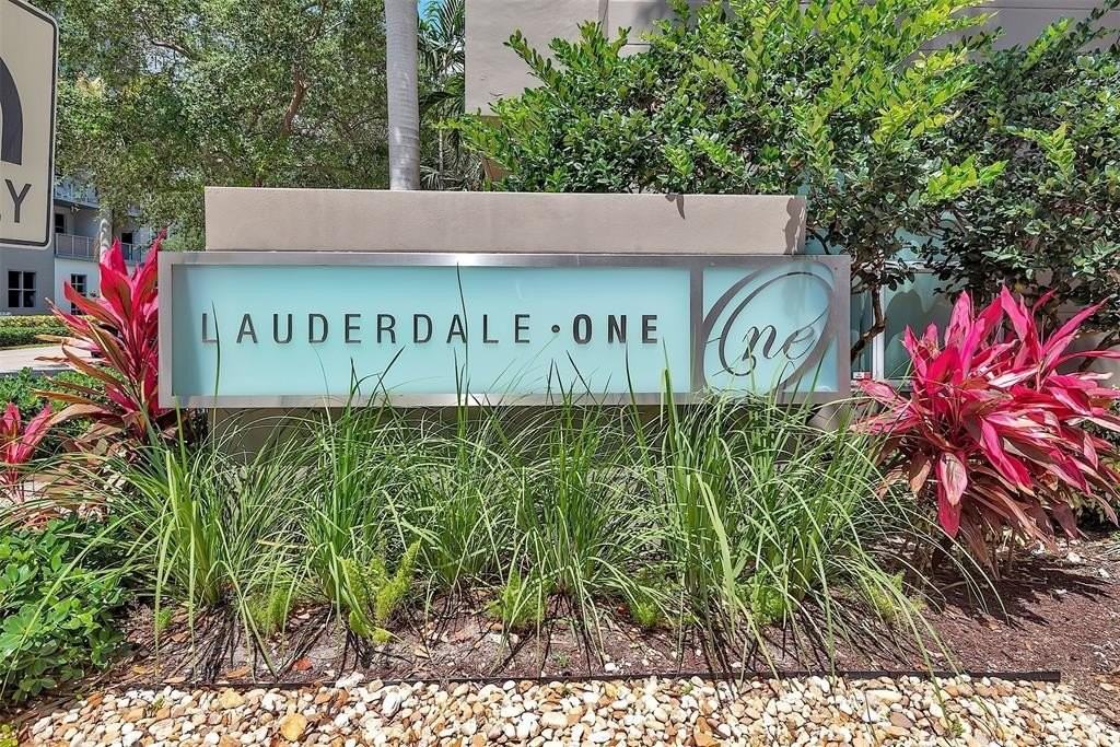 2421 Ne 65th St #402