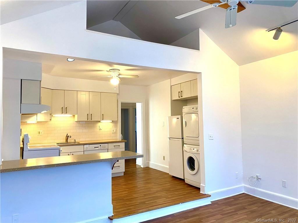 43 Mohegan Ave #2 - Photo 3 of 8