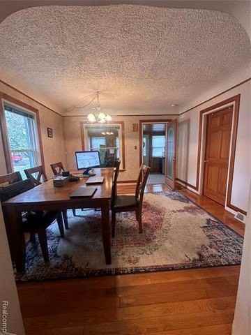 1505 Wyandotte Ave - Photo 4 of 20