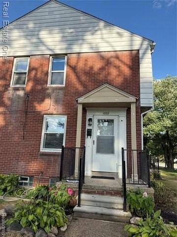 1601 E 4th St - Photo 4 of 20