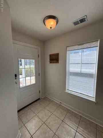 637 12th St - Photo 2 of 40