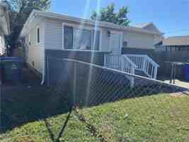 featured image of 1724 Selden Ave