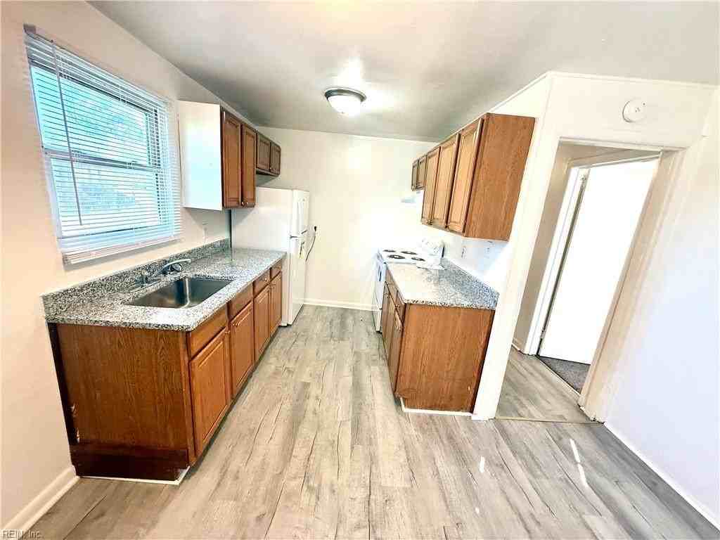 1724 Selden Avenue - Photo 2 of 8