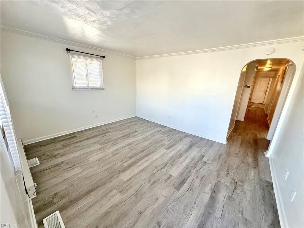 1724 Selden Avenue - Photo 3 of 8