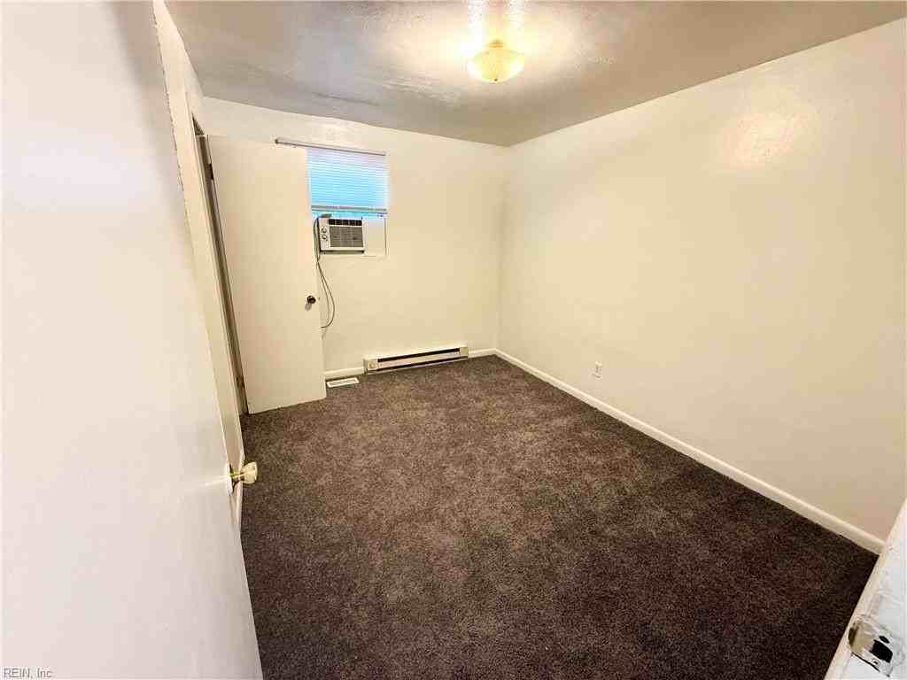 1724 Selden Avenue - Photo 5 of 8