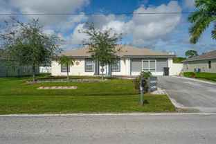 707 NW Nw Floresta Drive Drive - Photo 1 of 1
