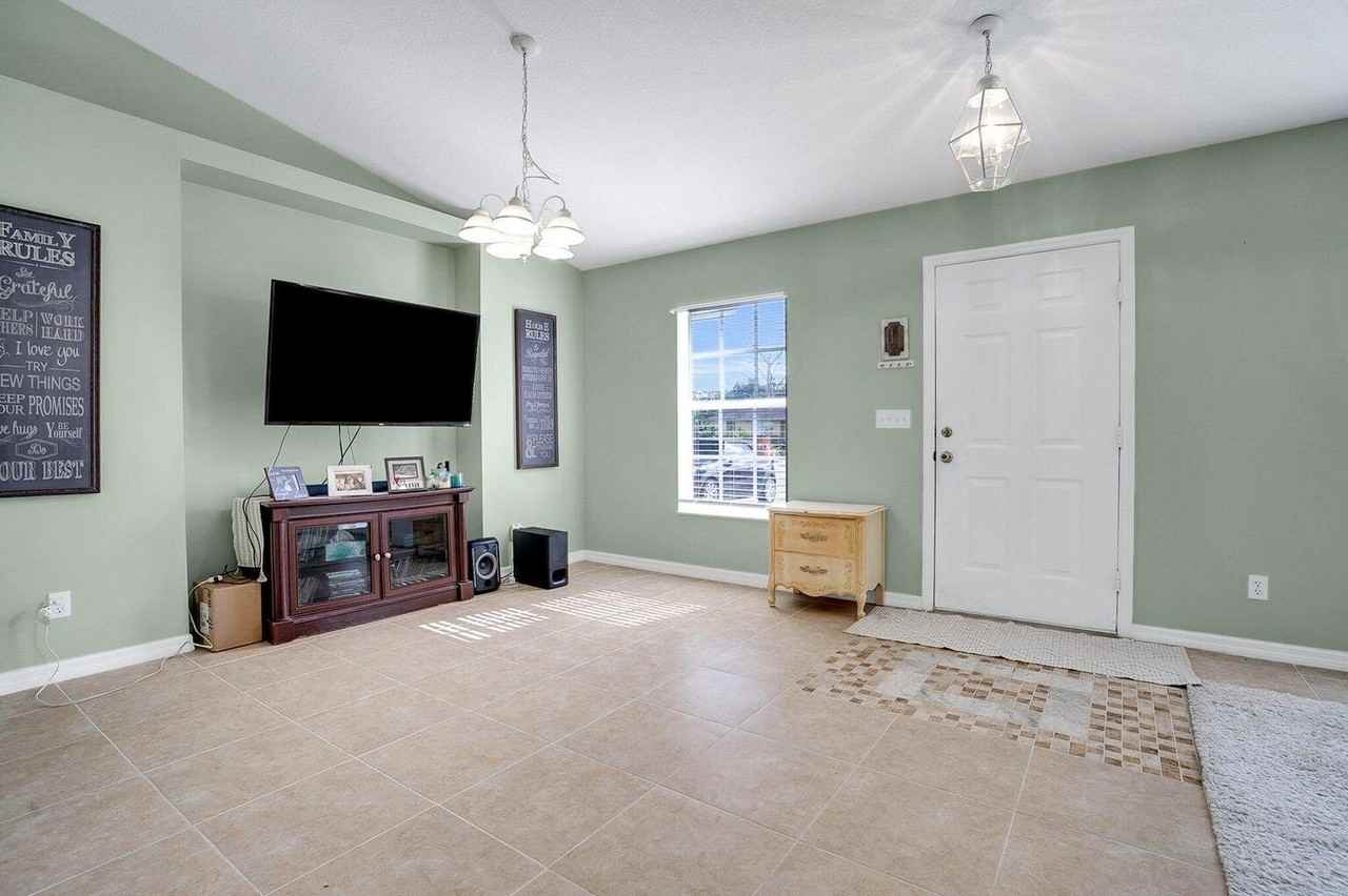 707 Southwest Port Saint Lucie Boulevard - Photo 5 of 21