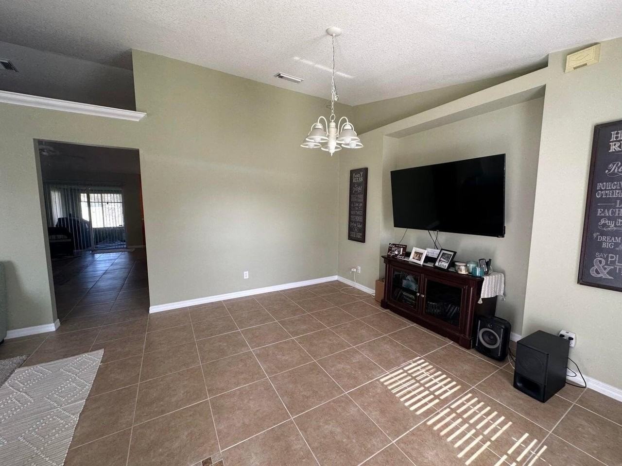 707 Southwest Port Saint Lucie Boulevard - Photo 7 of 21