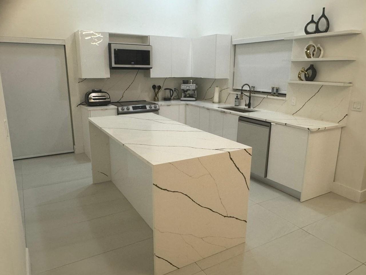 18 Selby Ln - Photo 7 of 21