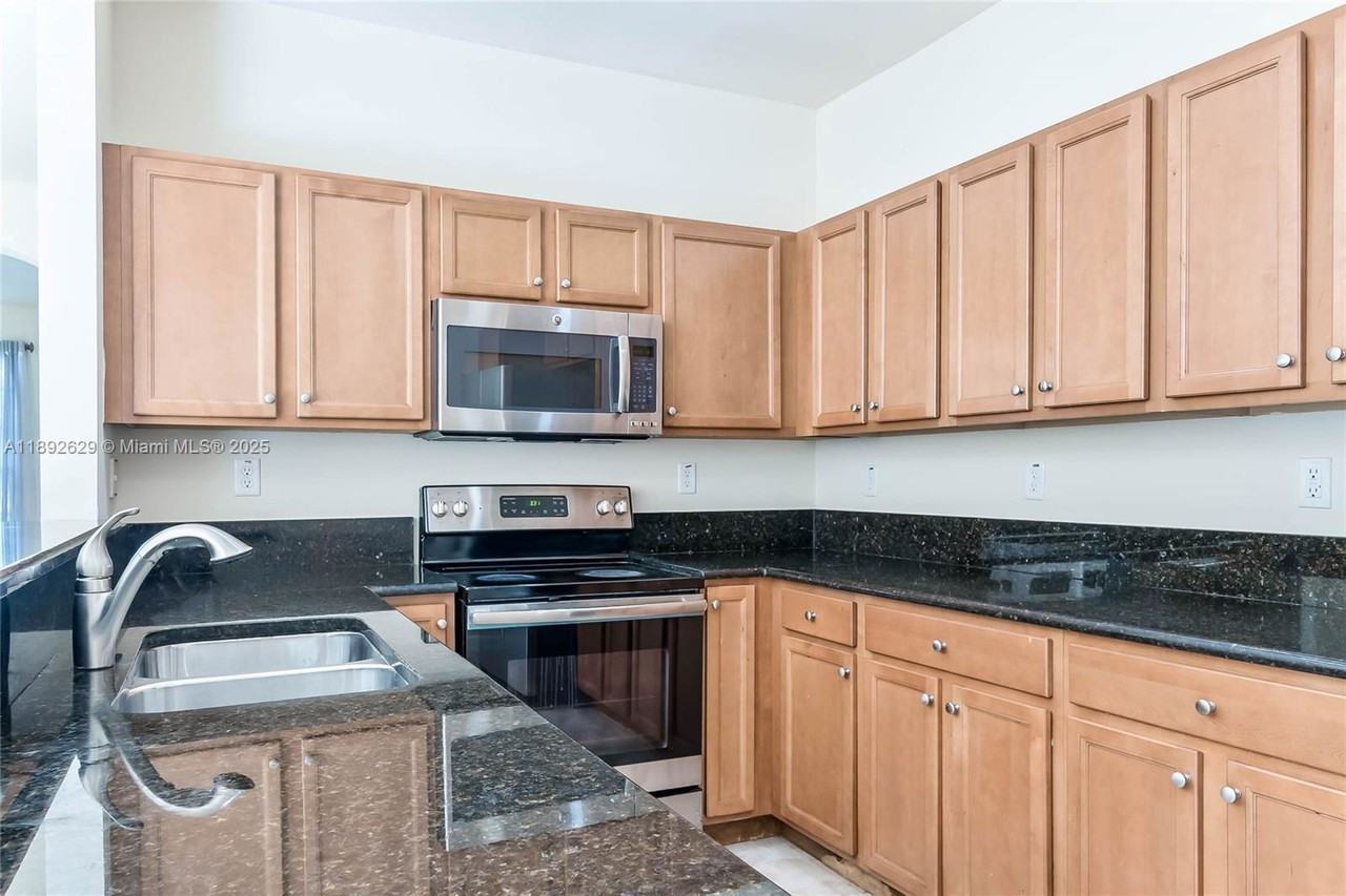 17062 Sw 95th Ter - Photo 7 of 8