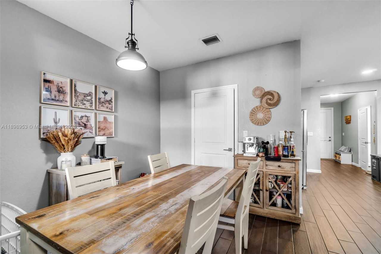 1429 Se 23rd Ter - Photo 6 of 8