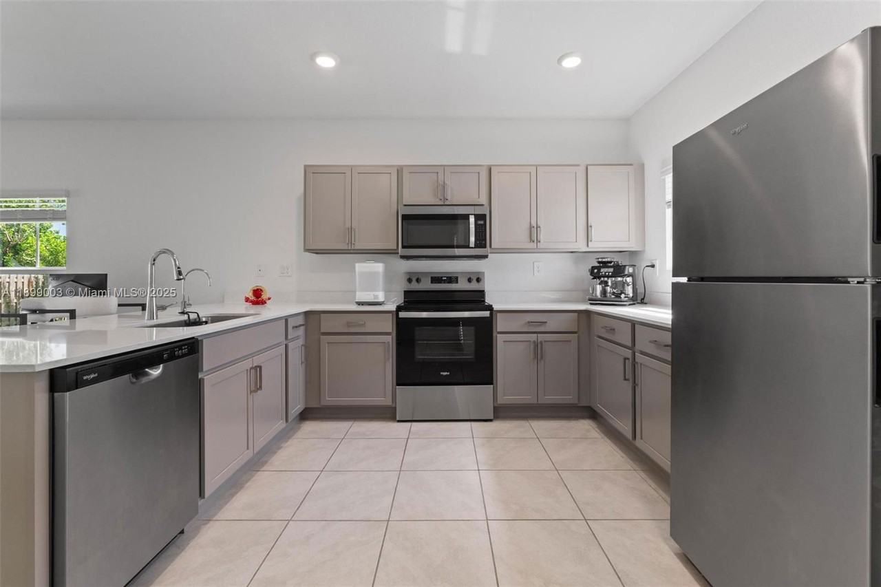 377 E Palm Dr - Photo 5 of 8