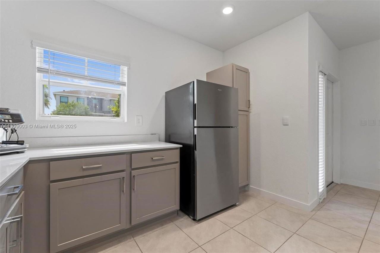 377 E Palm Dr - Photo 6 of 8