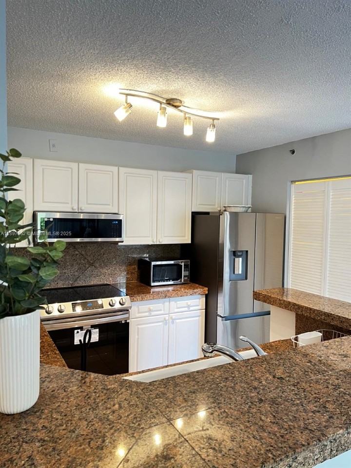 19501 E Country Club Dr #9404 - Photo 7 of 8