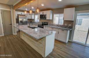 featured image of 4733 E 18th St