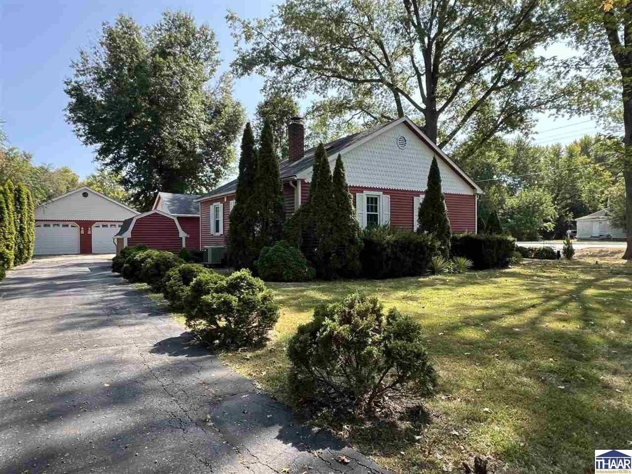 1102 E Springhill Dr - Photo 3 of 16