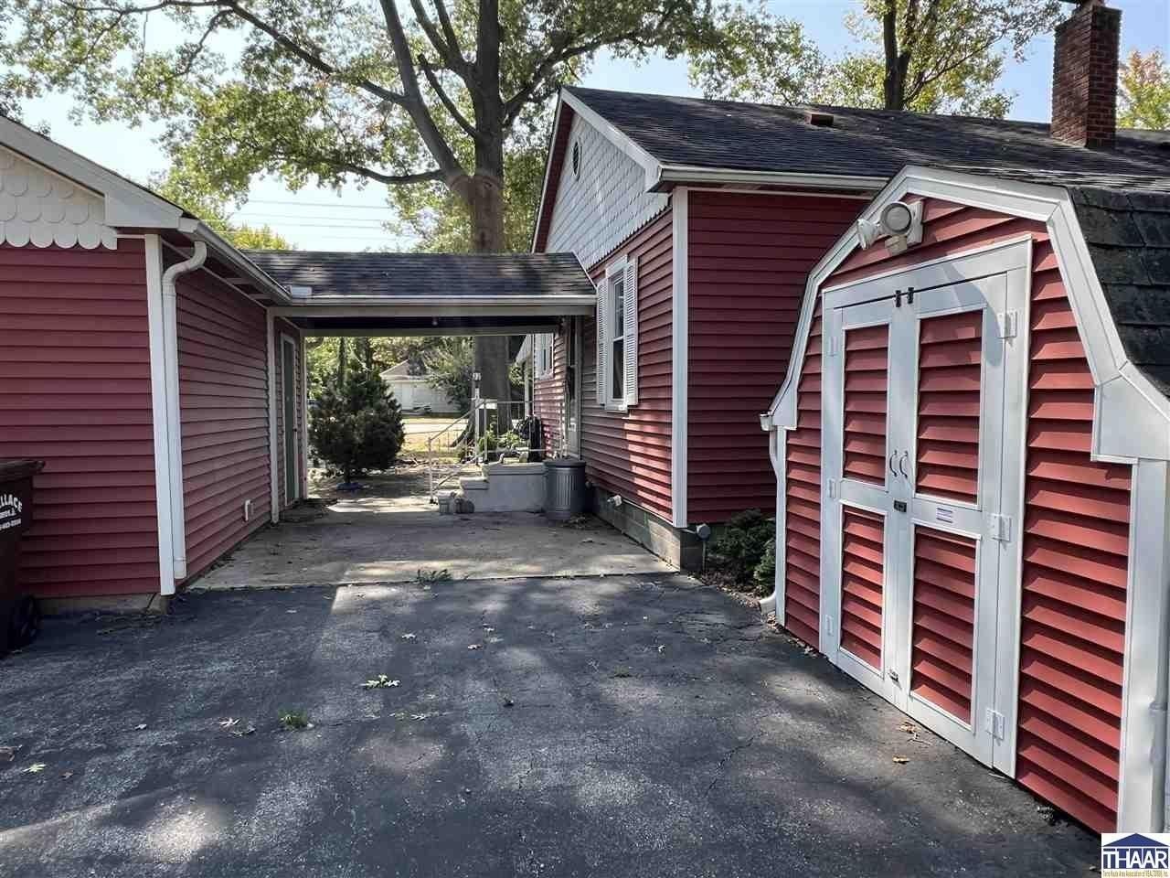 1102 E Springhill Dr - Photo 4 of 16