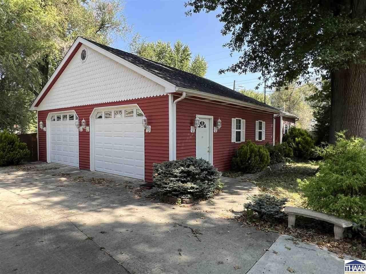 1102 E Springhill Dr - Photo 6 of 16