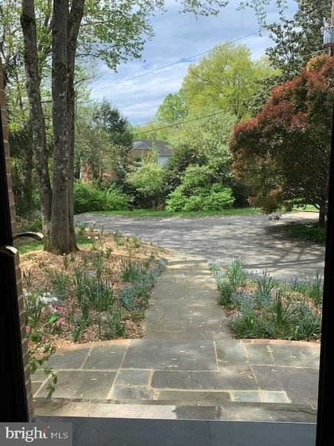 6315 Kenhowe Dr - Photo 6 of 50