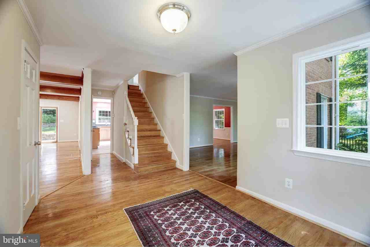 6315 Kenhowe Dr - Photo 7 of 50