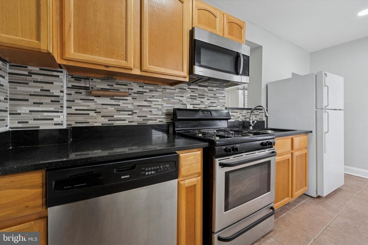 1020 South Bouvier Street - Photo 7 of 15