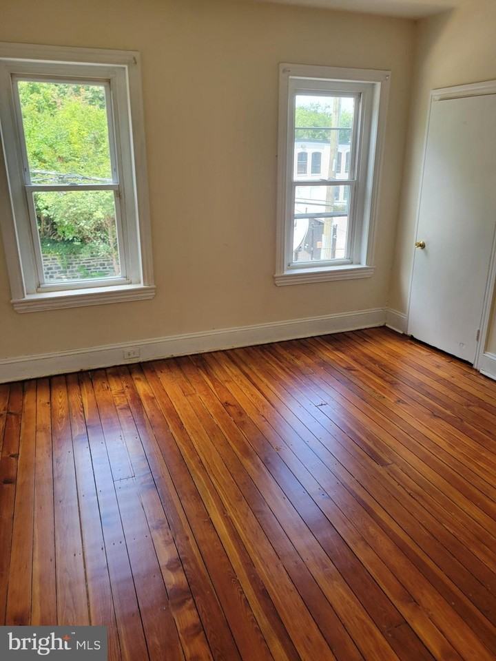 430EAST E High St - Photo 3 of 5