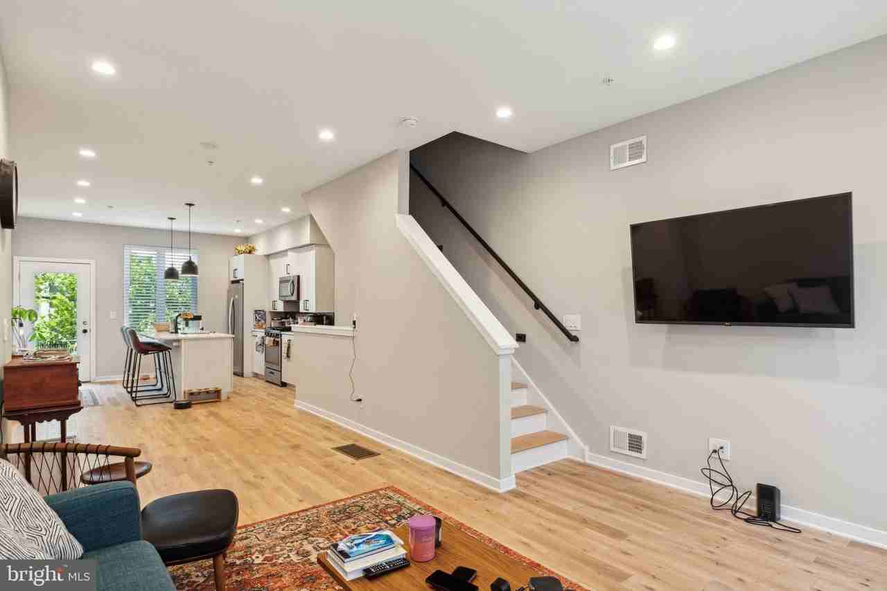 1510 North Hollywood Street - Photo 4 of 34