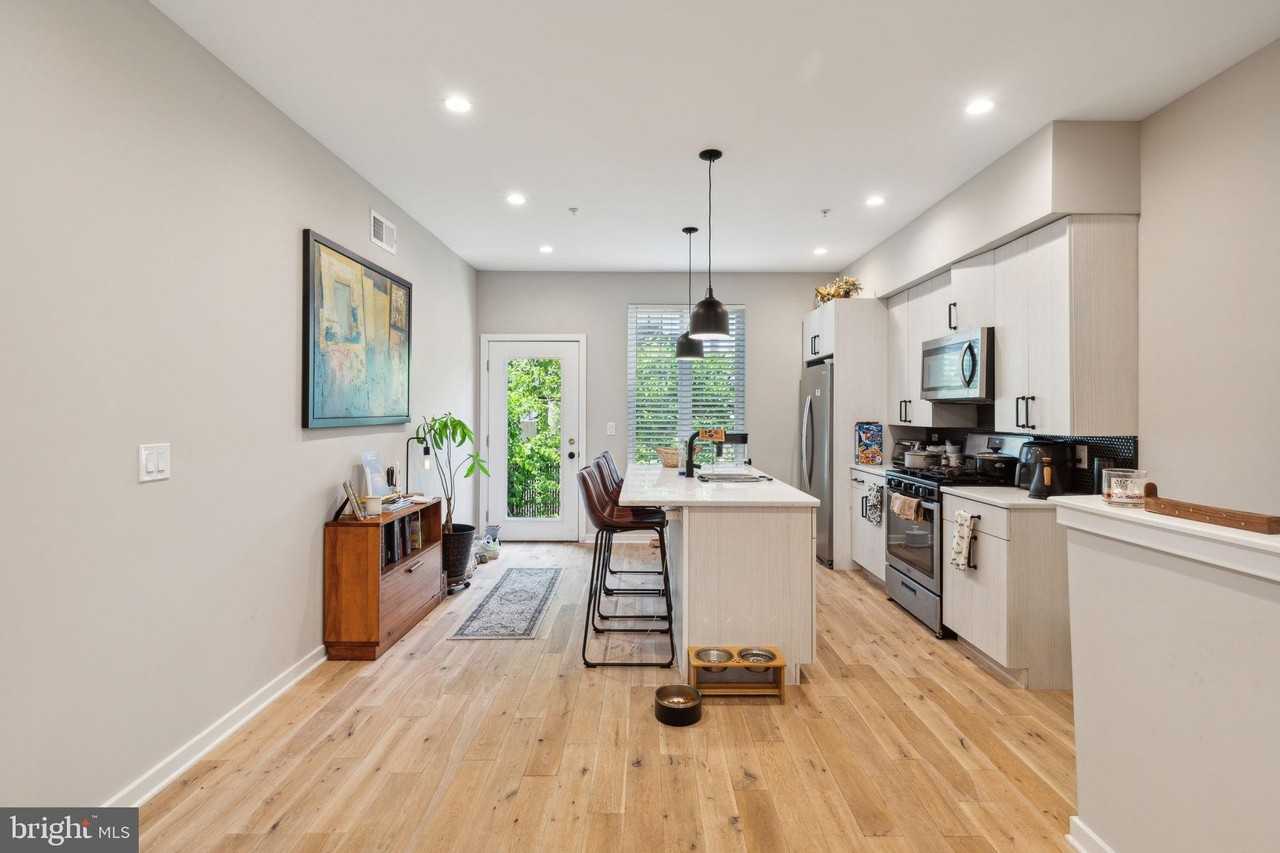 1510 North Hollywood Street - Photo 5 of 34